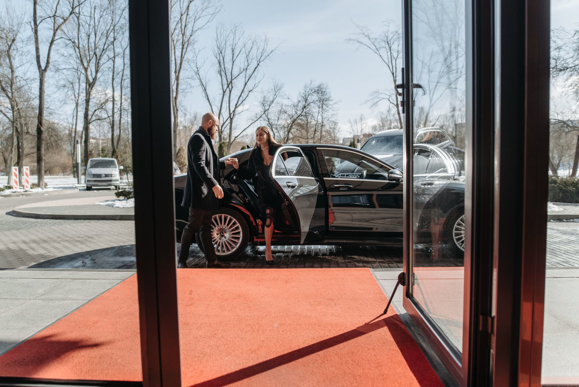 An elegant arrival at the entrance of an event